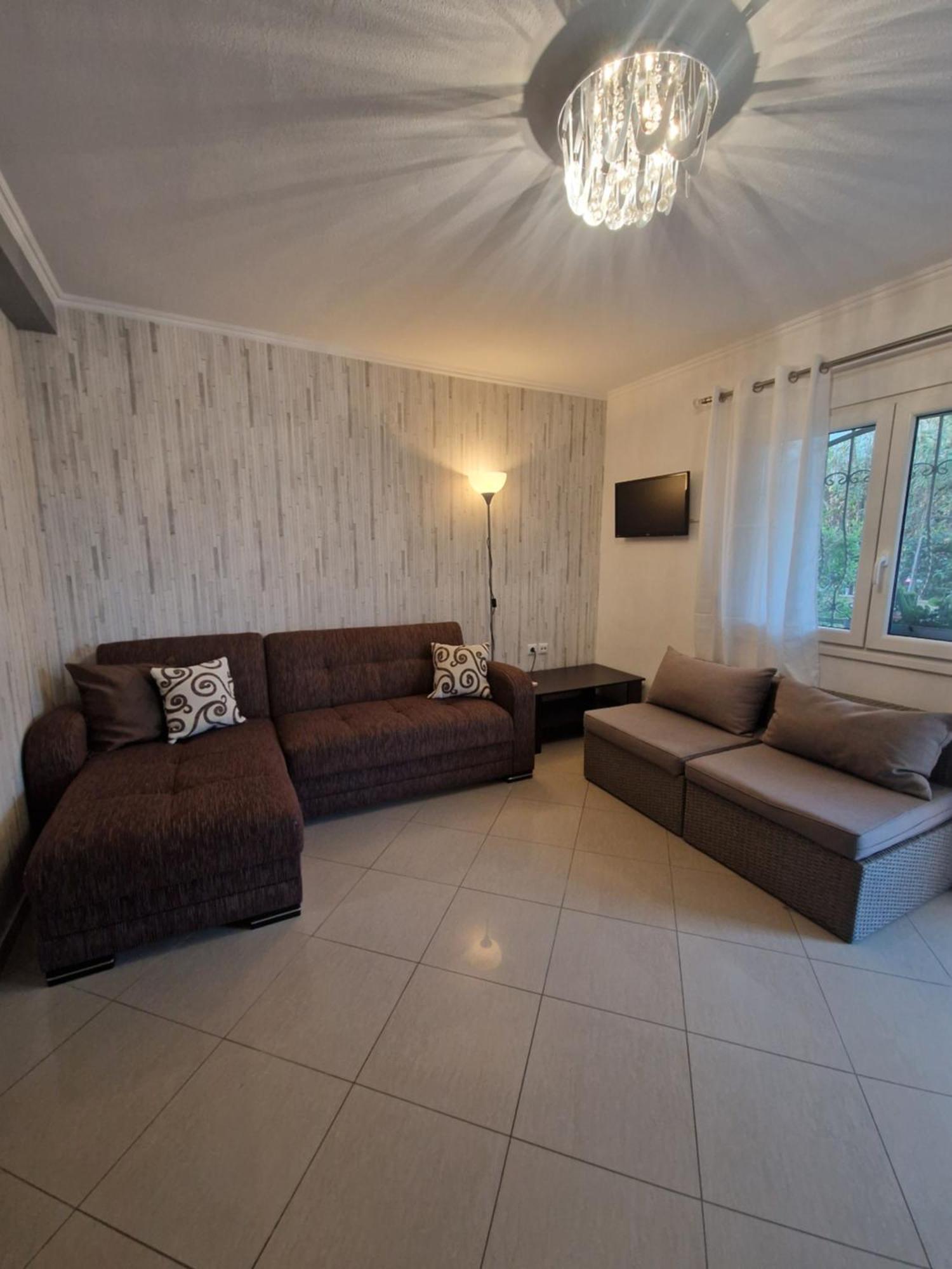 Iro Apartments Néa Péramos Extérieur photo