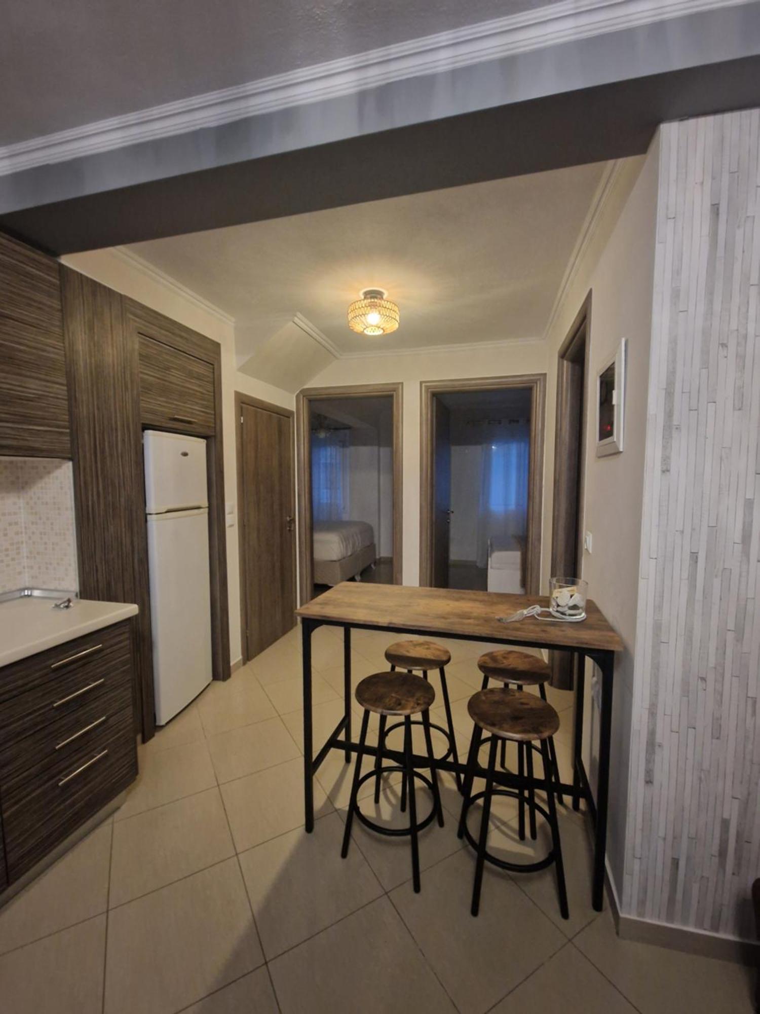 Iro Apartments Néa Péramos Extérieur photo